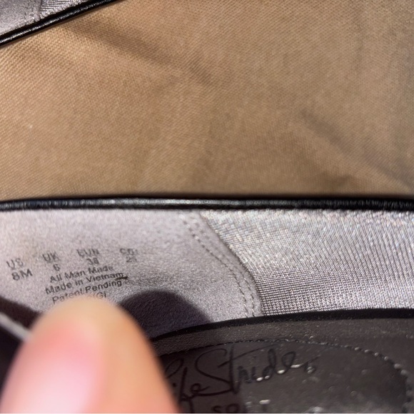 J.Renee Black Women's Pumps - Picture 5 of 6